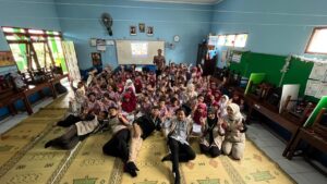 Ajak Cara Belajar yang Menyenangkan, Mahasiswa KKN UPGRIS Ajarkan “Joyful Learning” di SDN Kesongo 01
