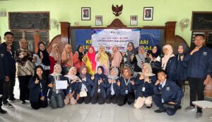 Aksi Mahasiswa KKN UPGRIS Kembangkan Inovasi Kewirausahaan Lewat Kecap Kulit Pisang