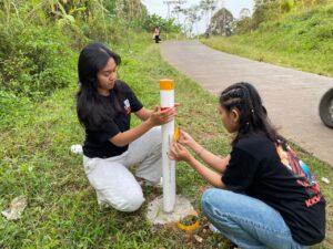 Reflektor Jalan untuk Tingkatkan Keselamatan Warga di Desa Watuagung