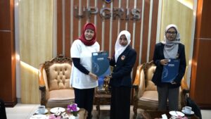 Pesan Rektor Kepada Dua Mahasiswa UPGRIS yang Jalani KKN dan PPL di Thailand Selatan