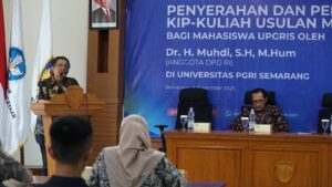 Wakil Ketua Komite 1 DPD RI Muhdi Serahkan Langsung KIP Kuliah Aspirasi