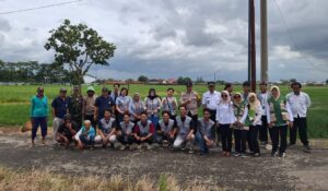 Mahasiswa KKN UPGRIS Hadiri Sosialisasi Mikroba Pertanian di Desa Blaru